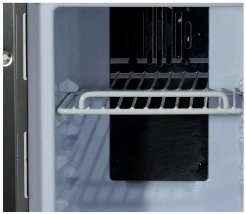 FM07 chladnička pro sanitní vozy, vnitřek chladničky